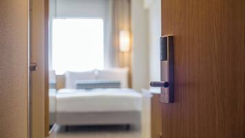 Run of the House, Non Smoking | In-room safe, desk, blackout drapes, iron/ironing board (on request)