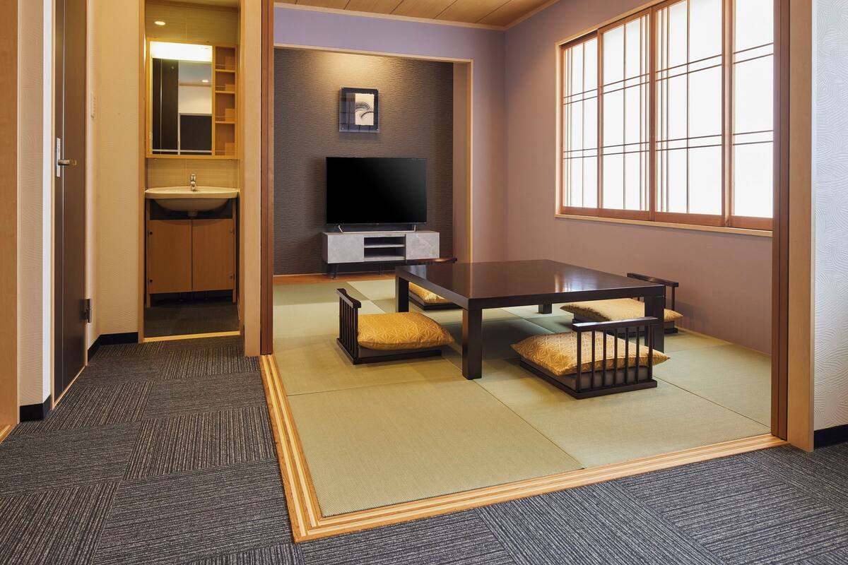 Premium Room(Non-smoking) | In-room safe, desk, blackout drapes, iron/ironing board (on request)