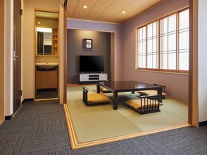 Habitación Premium, no fumadores | Caja fuerte, escritorio, cortinas opacas y tabla de planchar con plancha