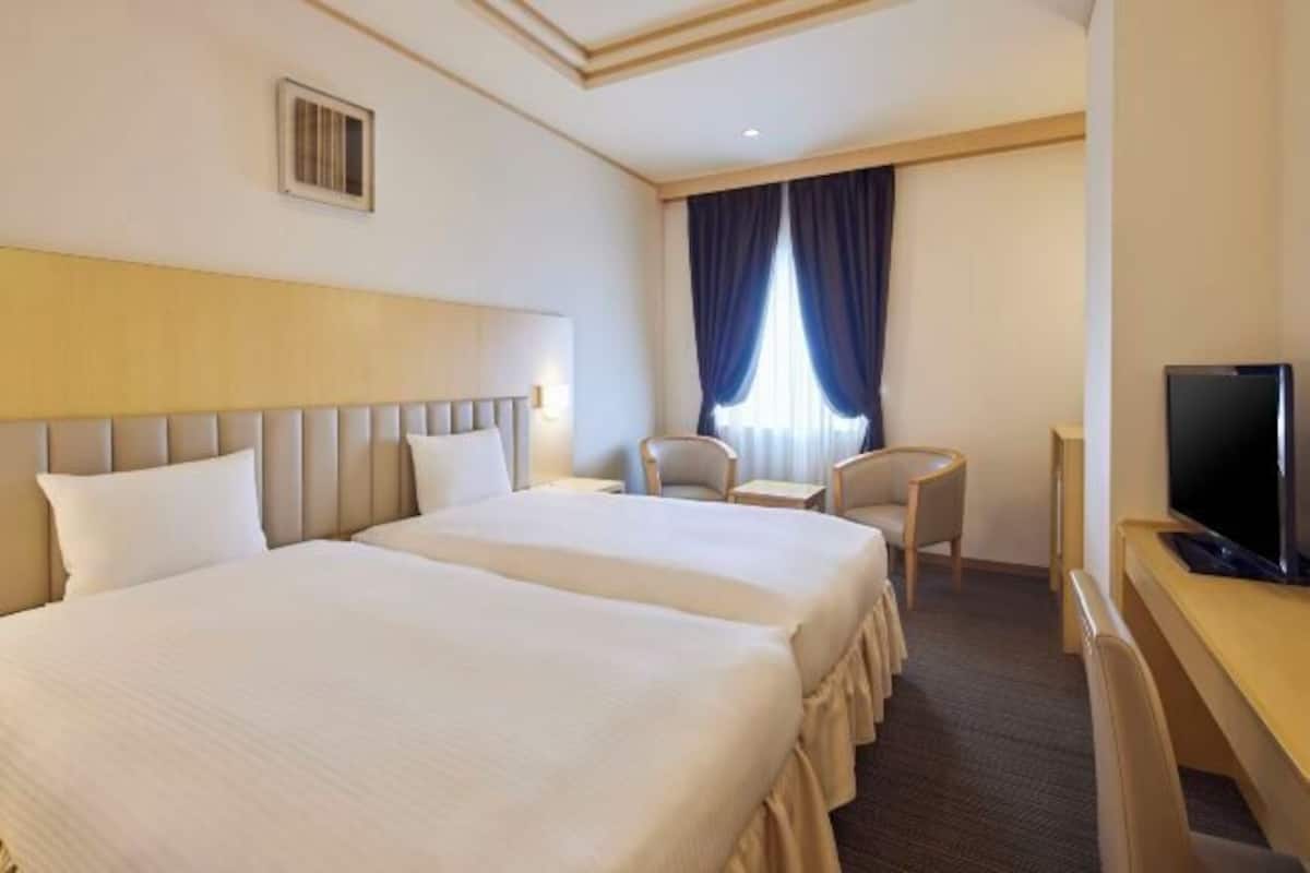 Coffres-forts dans les chambres, bureau, rideaux occultants