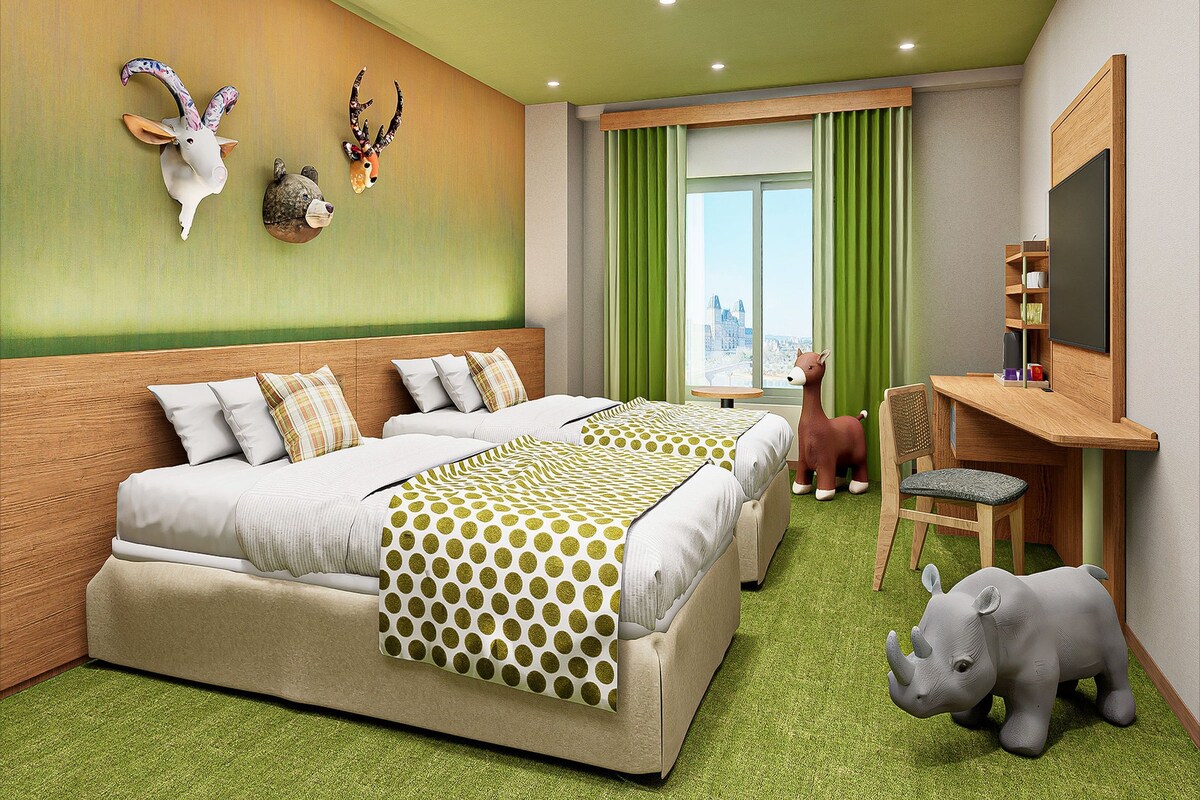Family Room(Accessible)(Non-smoking) | In-room safe, desk, blackout drapes, iron/ironing board (on request)