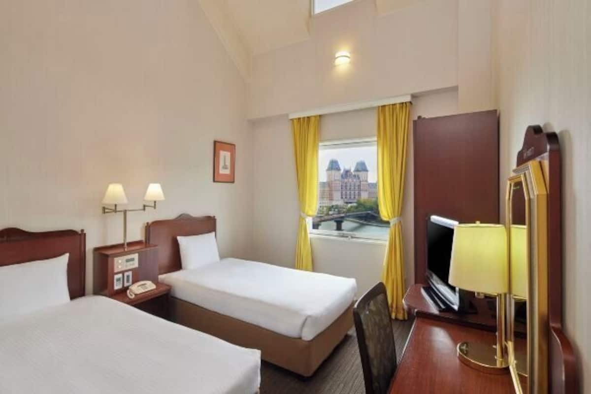 Coffres-forts dans les chambres, bureau, rideaux occultants