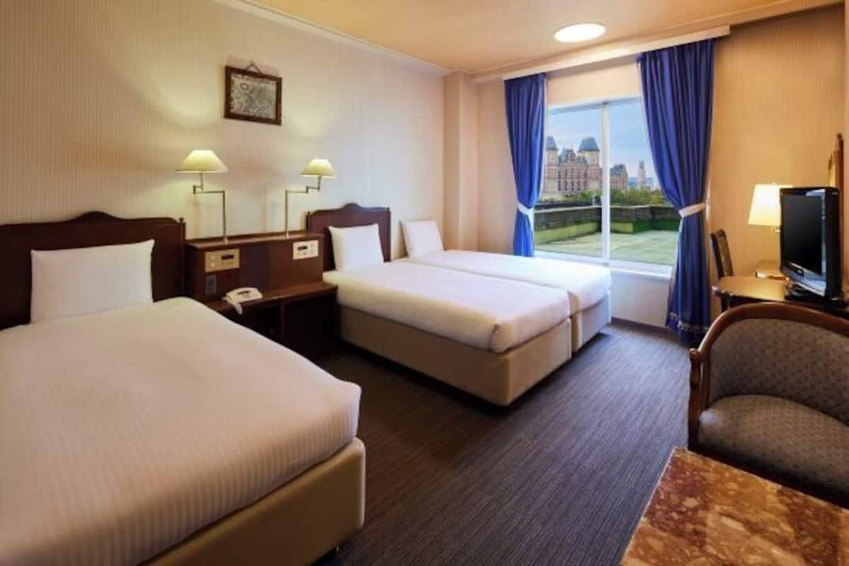 Coffres-forts dans les chambres, bureau, rideaux occultants