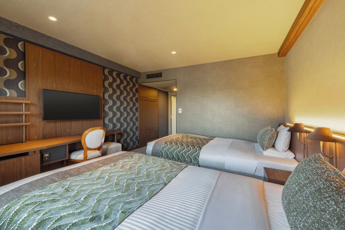 In-room safe, desk, blackout drapes, iron/ironing board (on request)