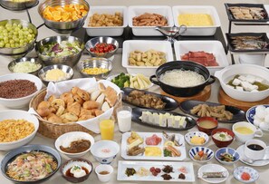 อาหารเช้าแบบบุฟเฟ่ต์ทุกวัน (คิดค่าบริการ)