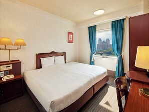 Comfort Twin Room (Non-smoking) | In-room safe, desk, blackout drapes, iron/ironing board - Hotel Lorelei (Sasebo)