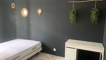 3 bedrooms, iron/ironing board, free WiFi