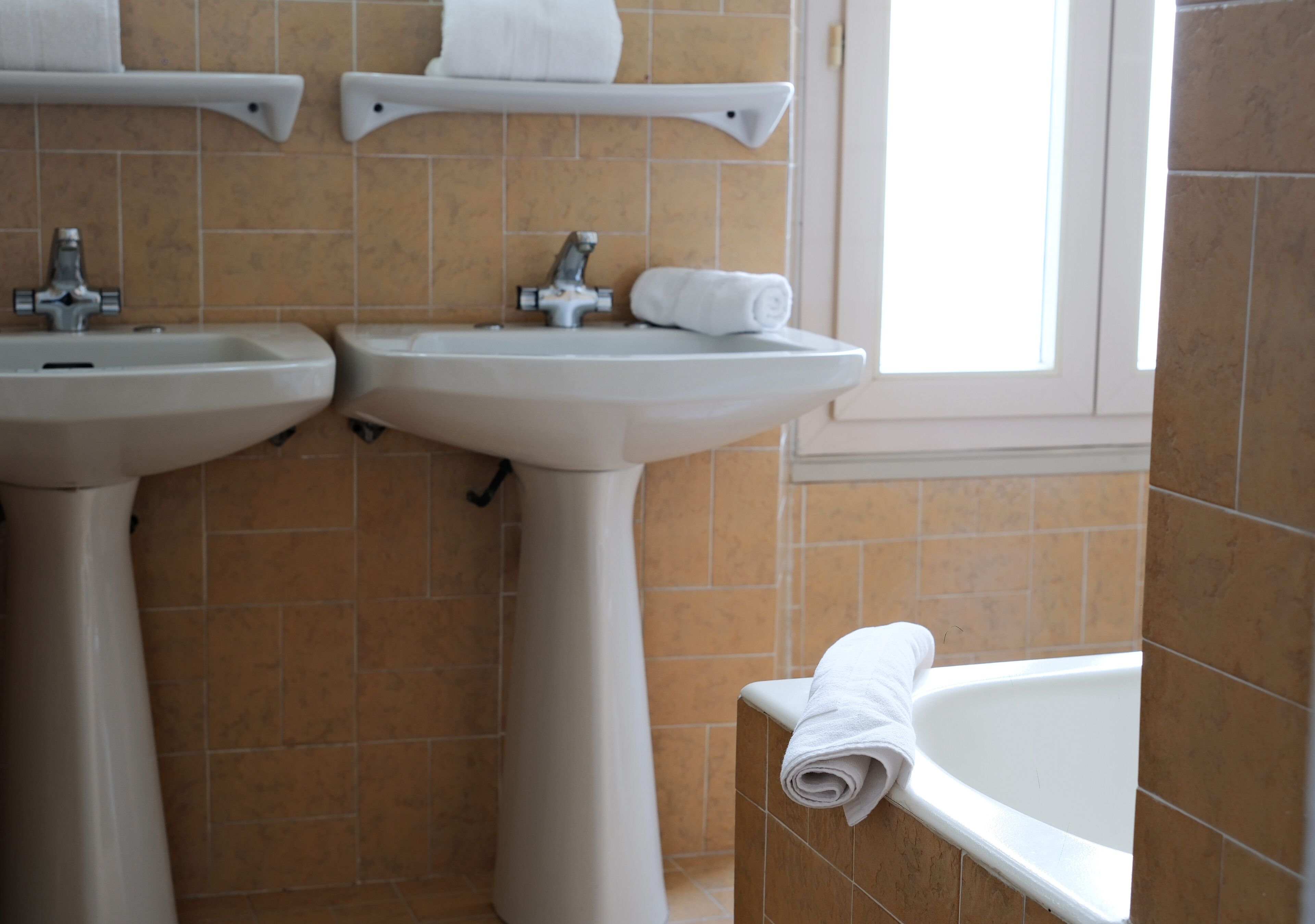 studio, balcony, harbour view | bathroom | hair dryer, towels, soap, shampoo