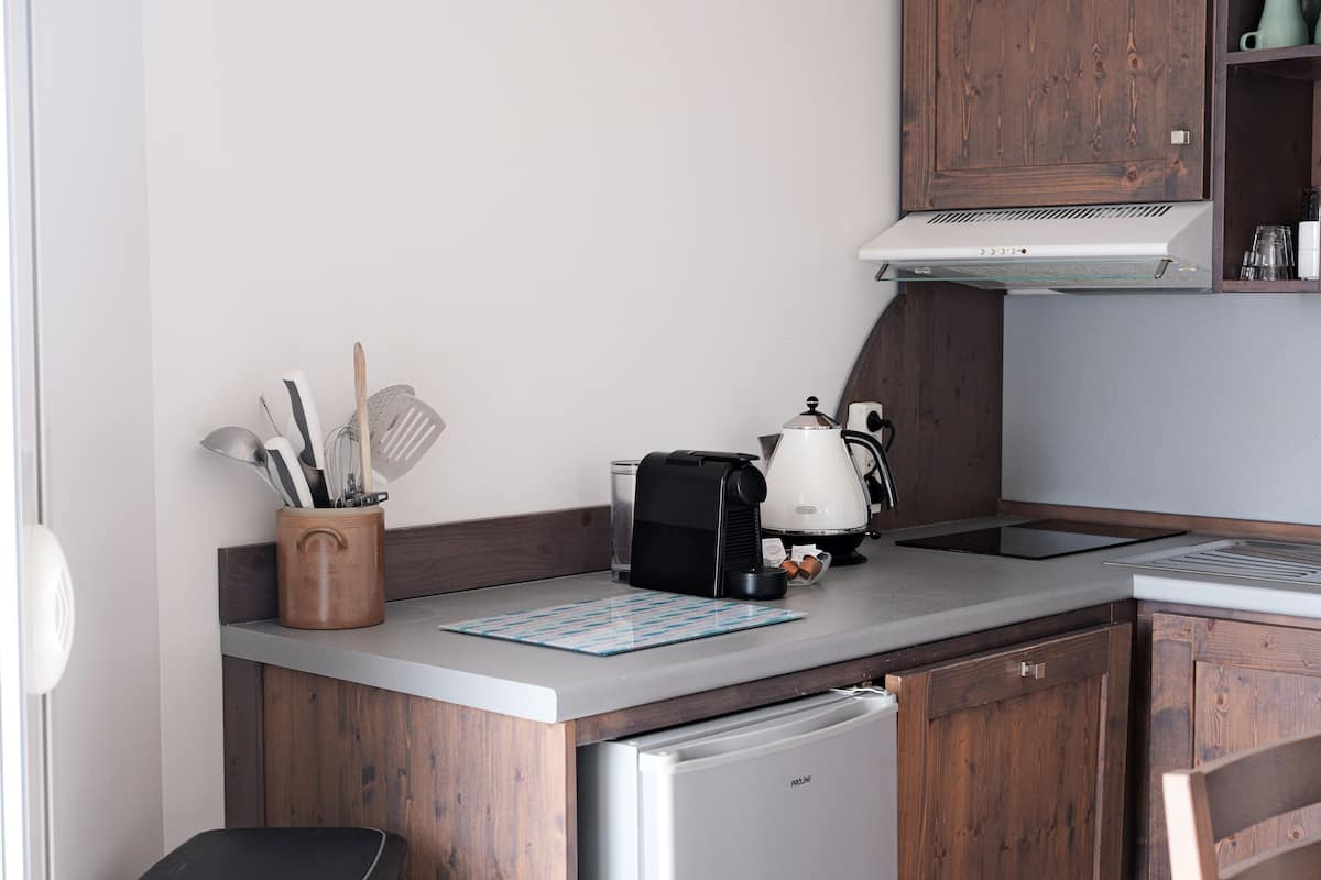 apartment, sea view | private kitchen | coffee/tea maker, electric kettle