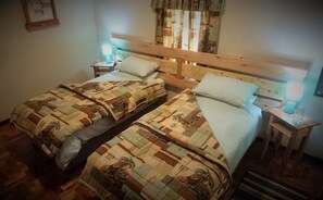 Grand House | 3 bedrooms, desk, iron/ironing board, cribs/infant beds