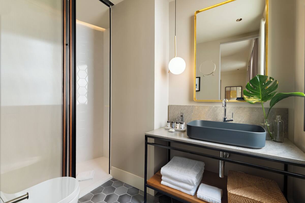 shower, rainfall showerhead, eco-friendly toiletries, hair dryer