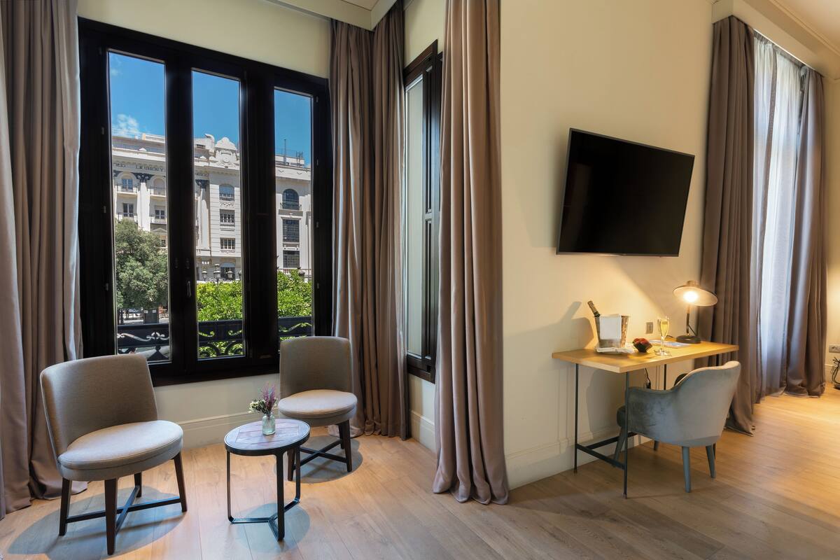 1 bedroom, premium bedding, down duvets, minibar