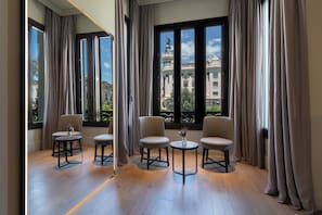 Ropa de cama de alta calidad, edredón y minibar 