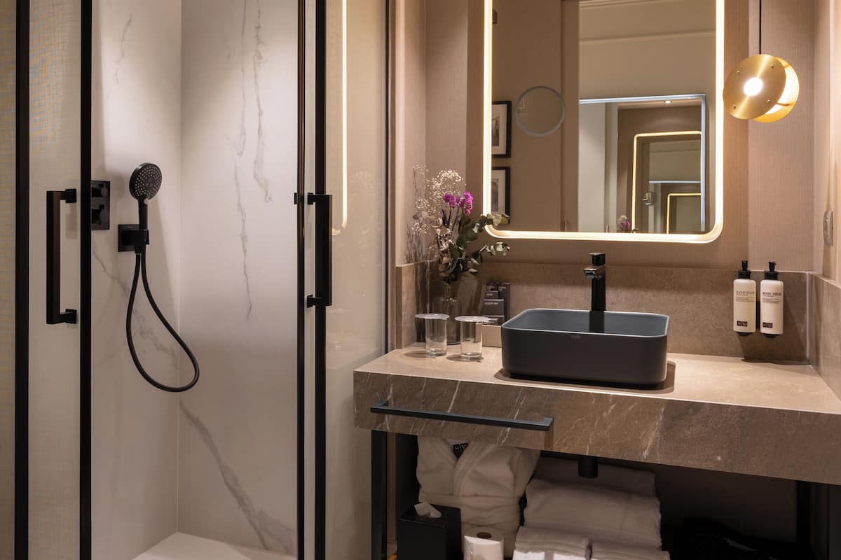 shower, rainfall showerhead, eco-friendly toiletries, hair dryer