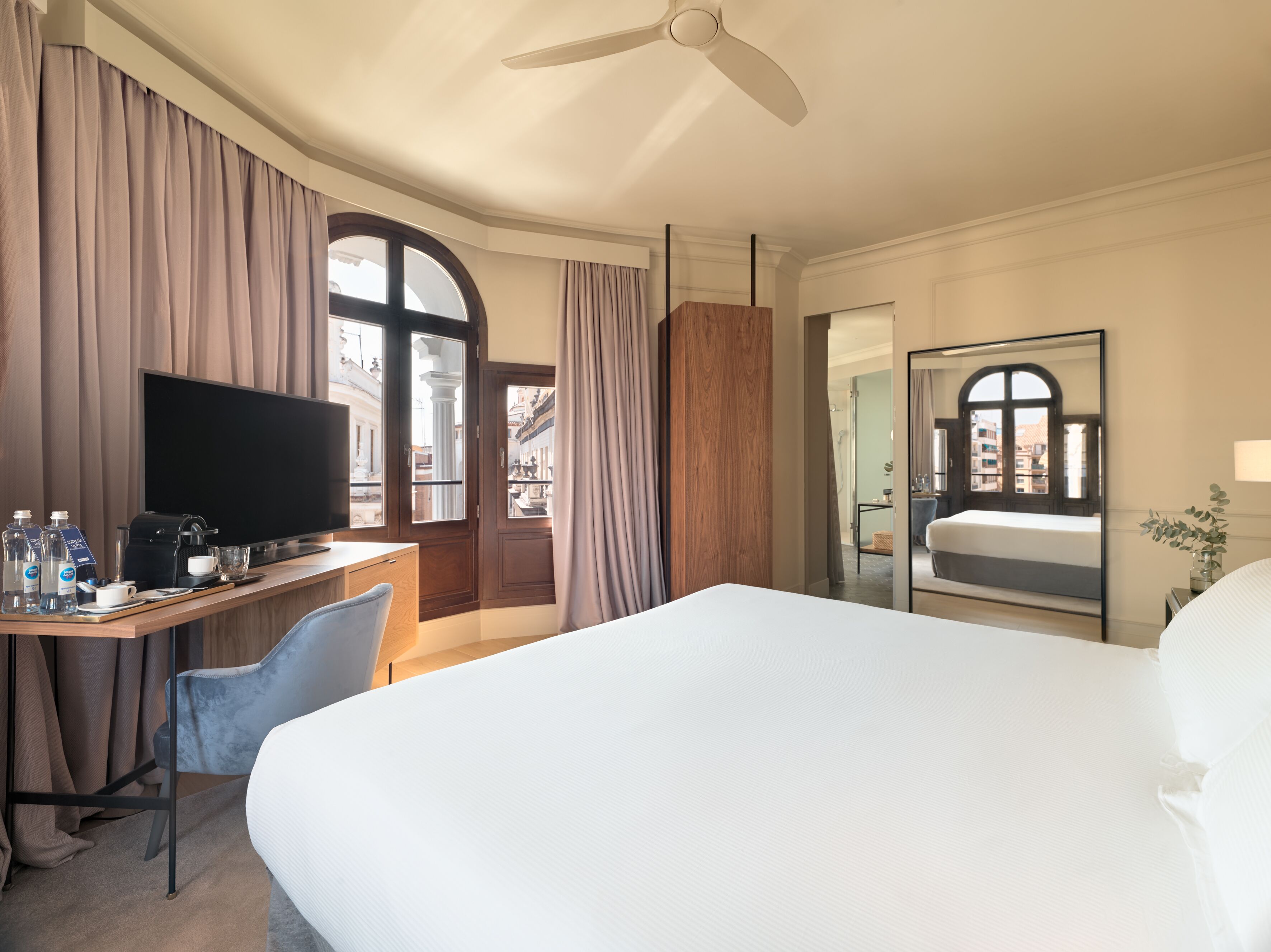 Literie de qualité supérieure, couette en duvet d'oie, minibar
