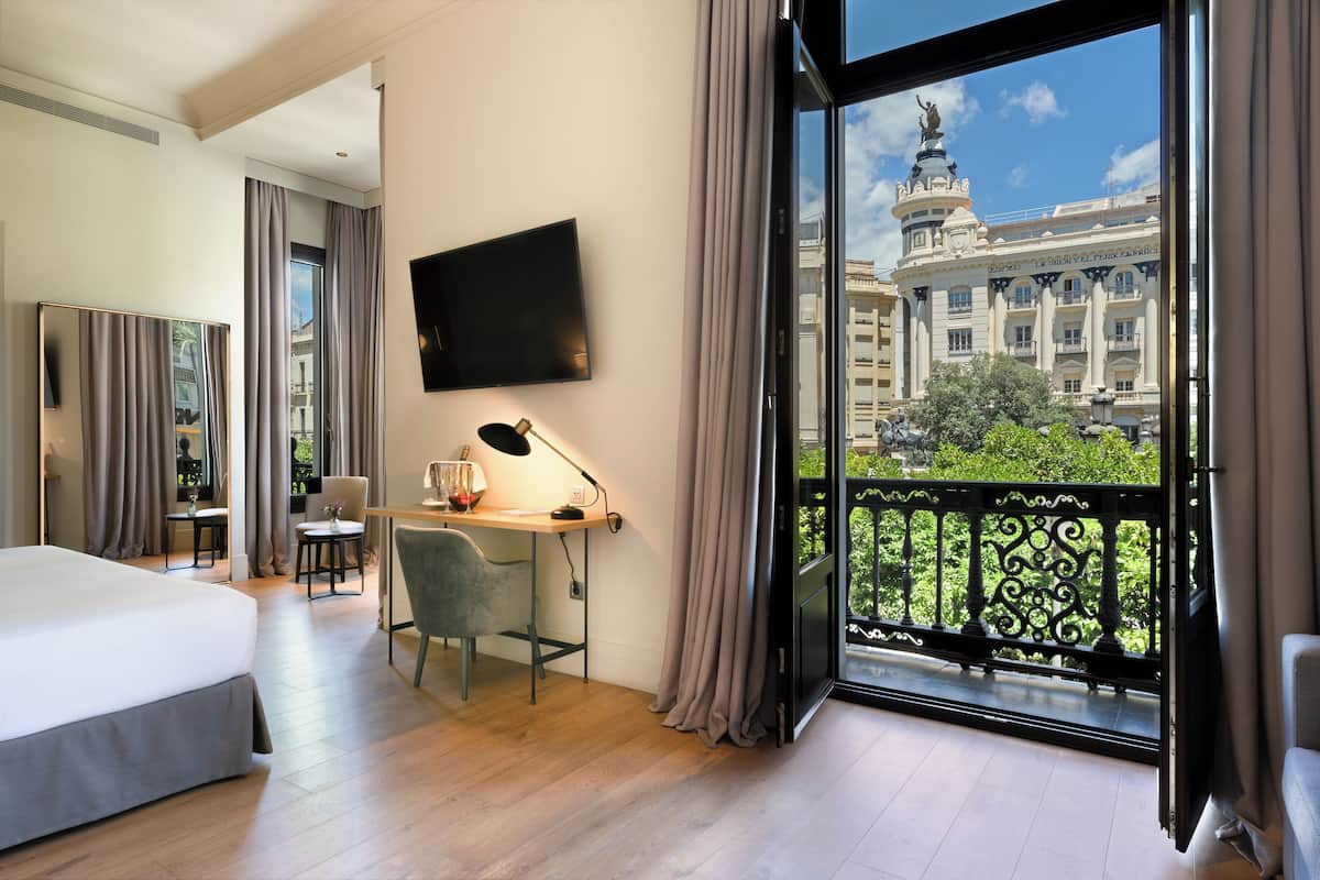 1 bedroom, premium bedding, down duvets, minibar