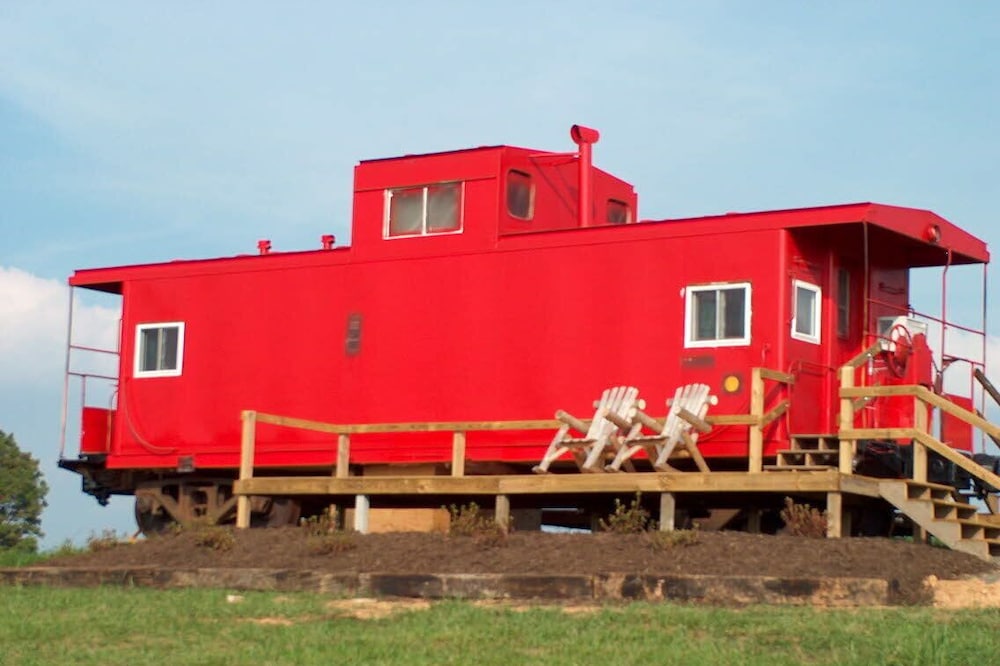 #042 - Authentic Railroad Cabooses And Depot Just Off The Blue Ridge Parkway