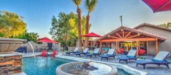 8BD / 5BA, Einstöckiges Haus, Schlafmöglichkeiten für 18, Pool, Spa, großer Garten und Außenküche