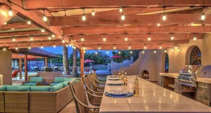 8BD / 5BA, Casa de una sola planta, capacidad para 18, piscina, spa, patio grande y cocina al aire libre