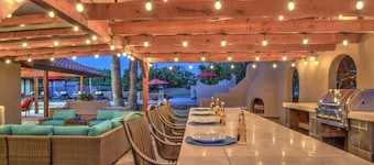 The Big House, 1 Acre Property of Fun & Sunshine!