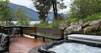 Kootenay, Lakeside Retreat, Main Floor and Walkout