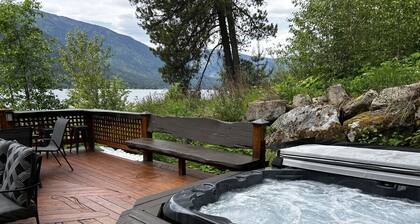 Kootenay, Lakeside Retreat, Main Floor and Walkout