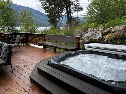 Kootenay, Lakeside Retreat, Main Floor and Walkout