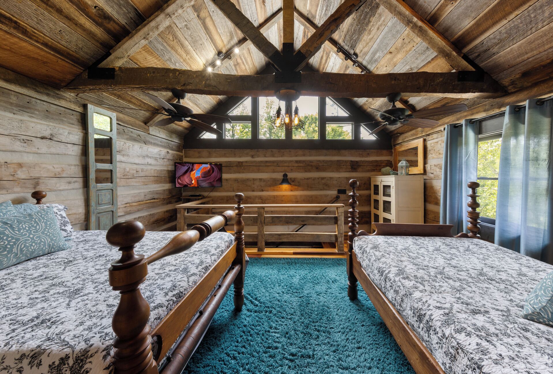6 bedrooms, iron/ironing board, WiFi, bed sheets