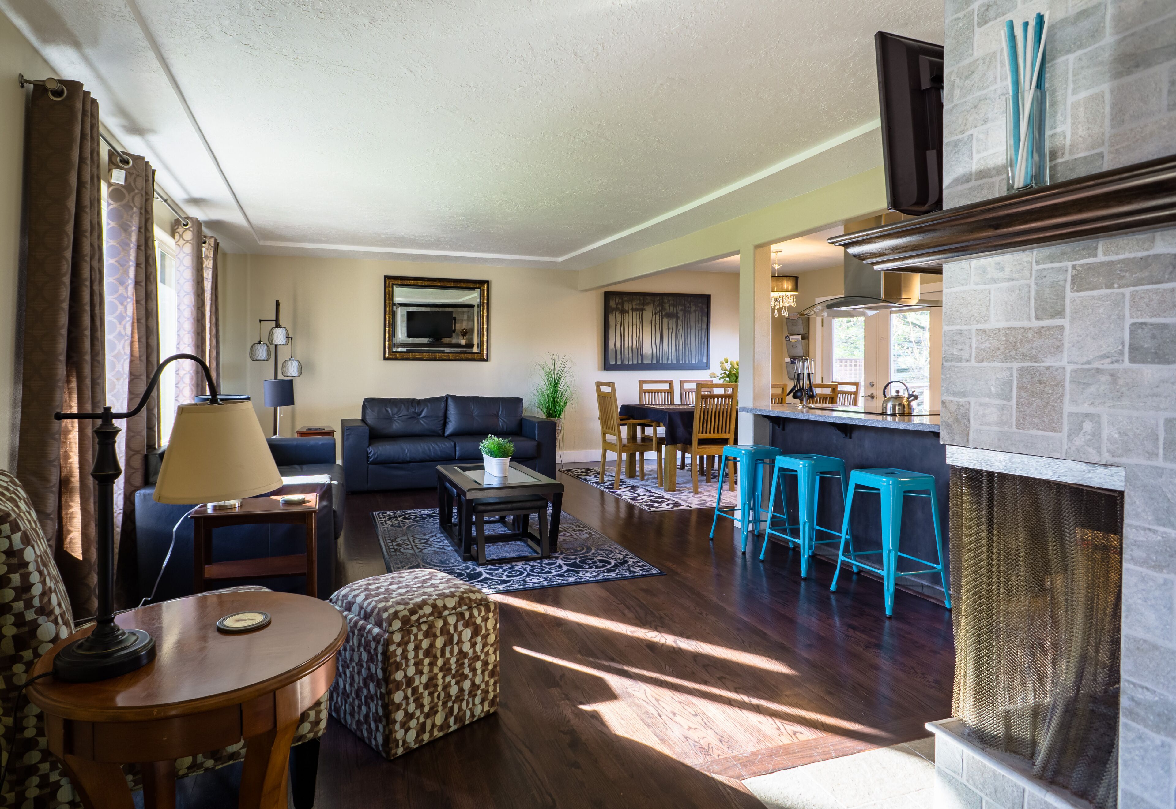 Contemporary Portland Home - 15 minutes to Everything - King Bed 