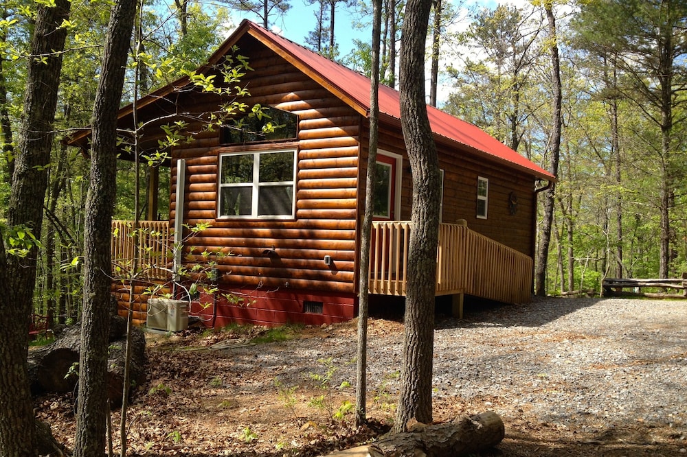 Secluded Setting Conveniently located close to downtown.