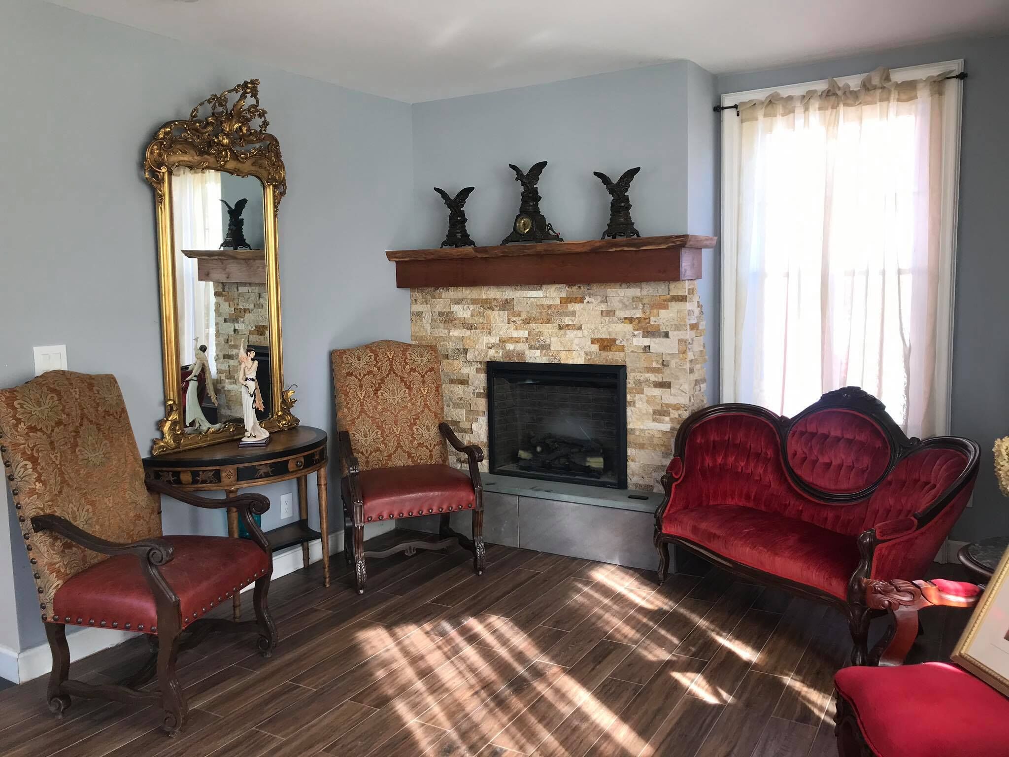 Gorgeous Historical 6 bdrm House close to vineyards and breweries,