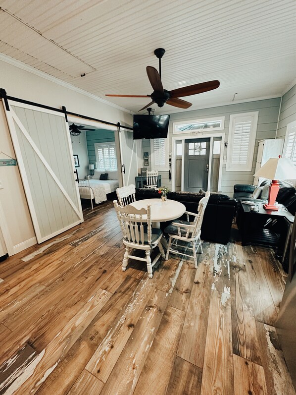 1 bedroom, desk, iron/ironing board, WiFi