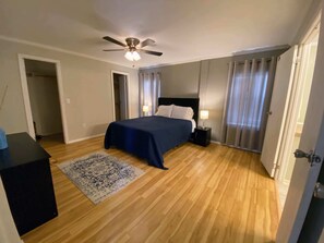 3 bedrooms, iron/ironing board, WiFi, bed sheets