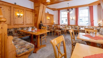 Päivittäinen buffetaamiainen (14.5 EUR per henkilö)