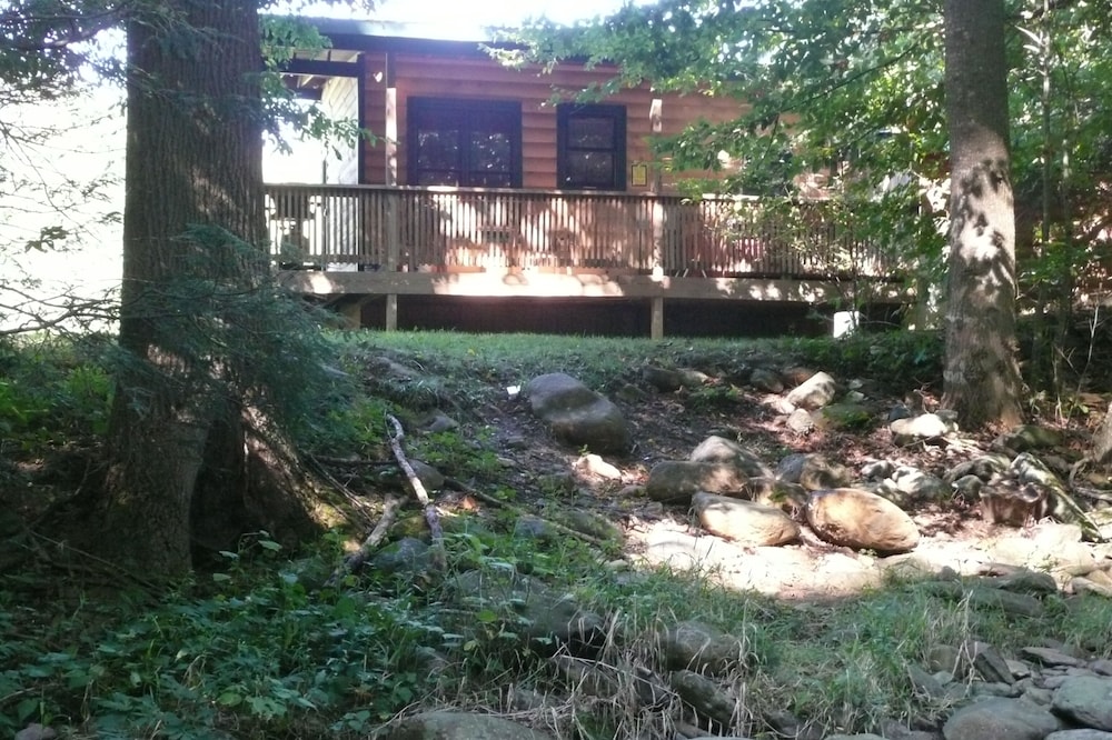 Small, quiet, romantic, reasonably priced cabin, next to a great trout stream