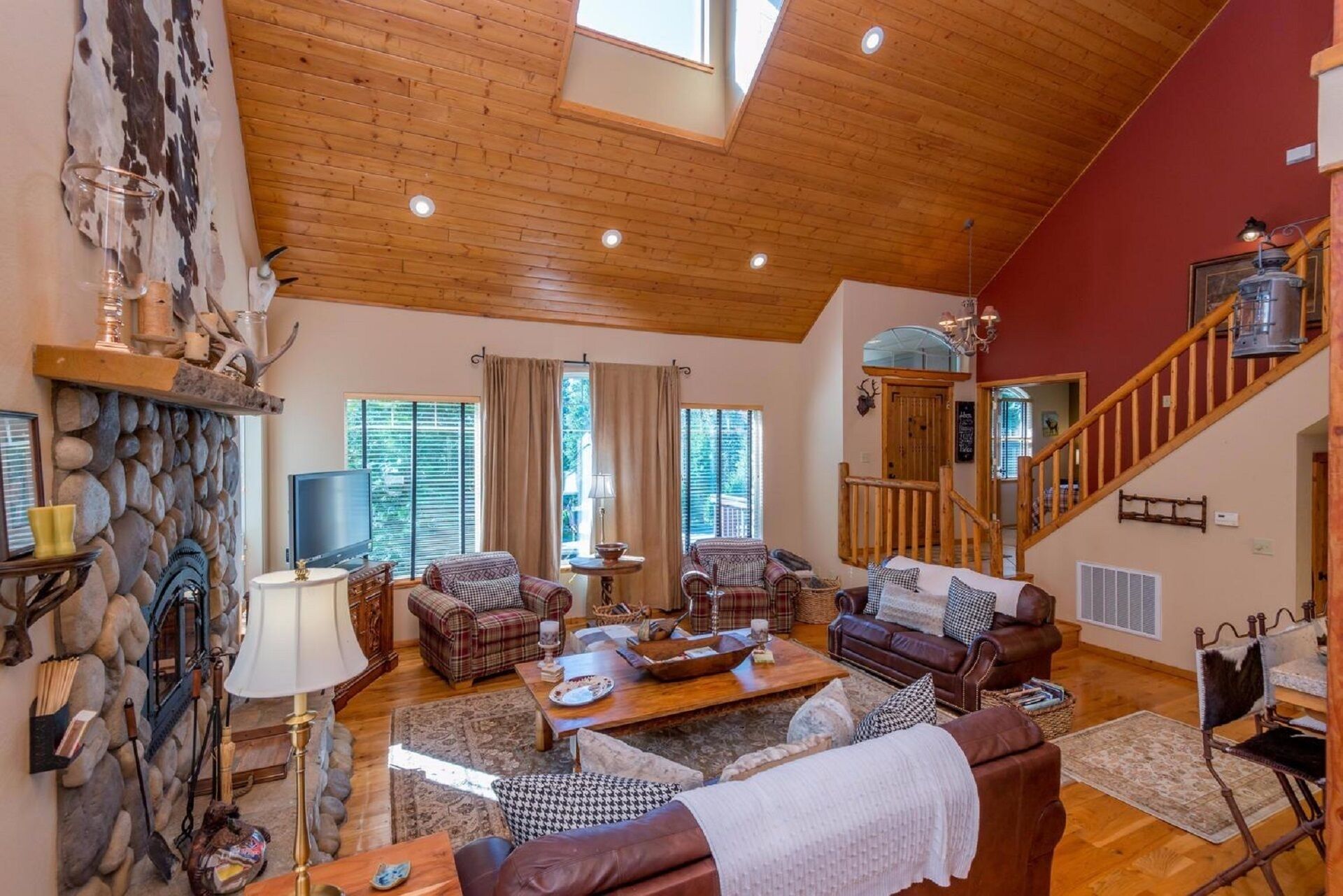 Shaver Lake Luxury Cabin with relaxing Jacuzzi Tub