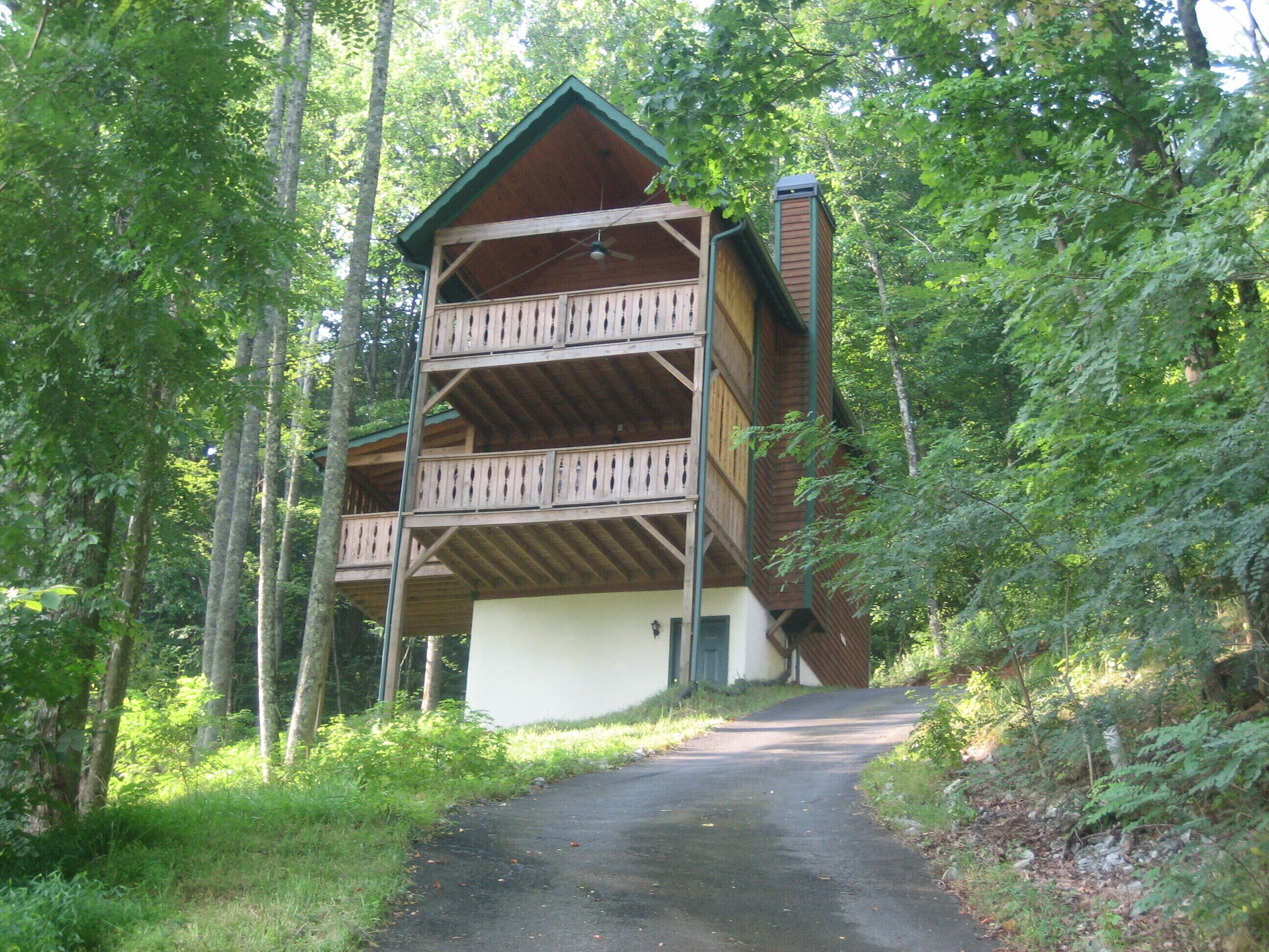 In Town Just off Main St, Hot Tub, fireplace, walk to everything!