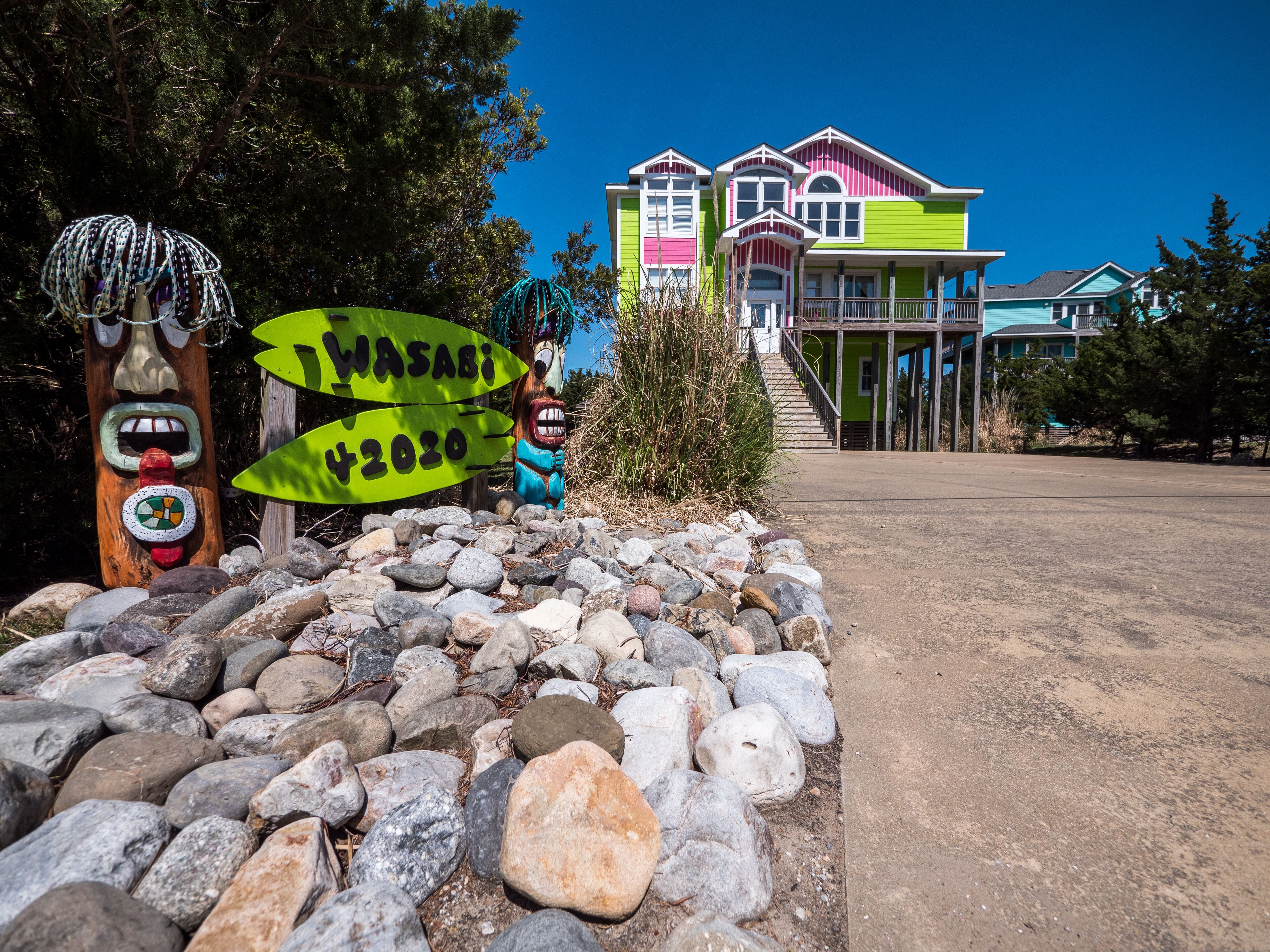 2 wks lft August 360 views new outside, air purf, pool,jacuzzi, best beds!