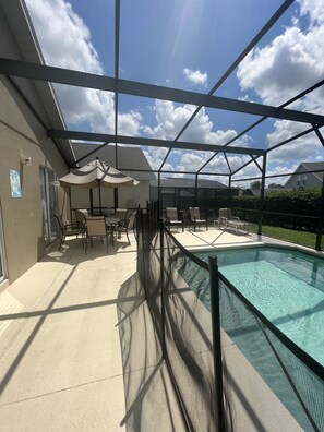 Piscine extérieure, piscine chauffée