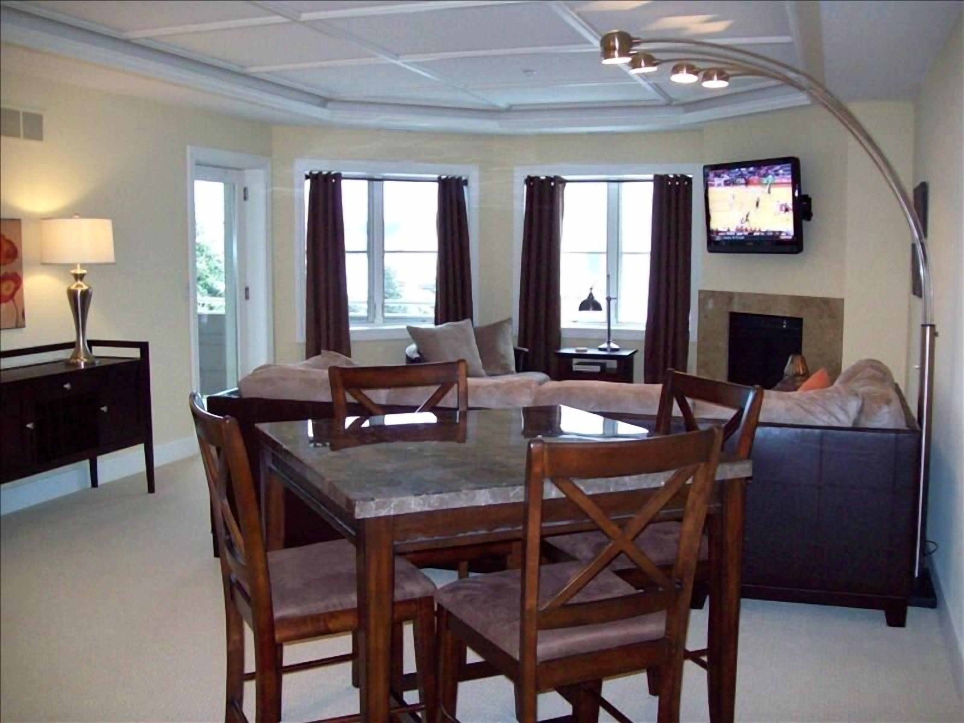 On East Bay - Beachfront Luxury Condo
