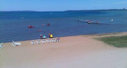 On East Bay - ylellinen huoneisto