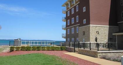 On East Bay - Beachfront Luxury Condo