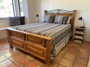 3 makuuhuonetta, silitysrauta/-lauta, Wi-Fi, vuodevaatteet