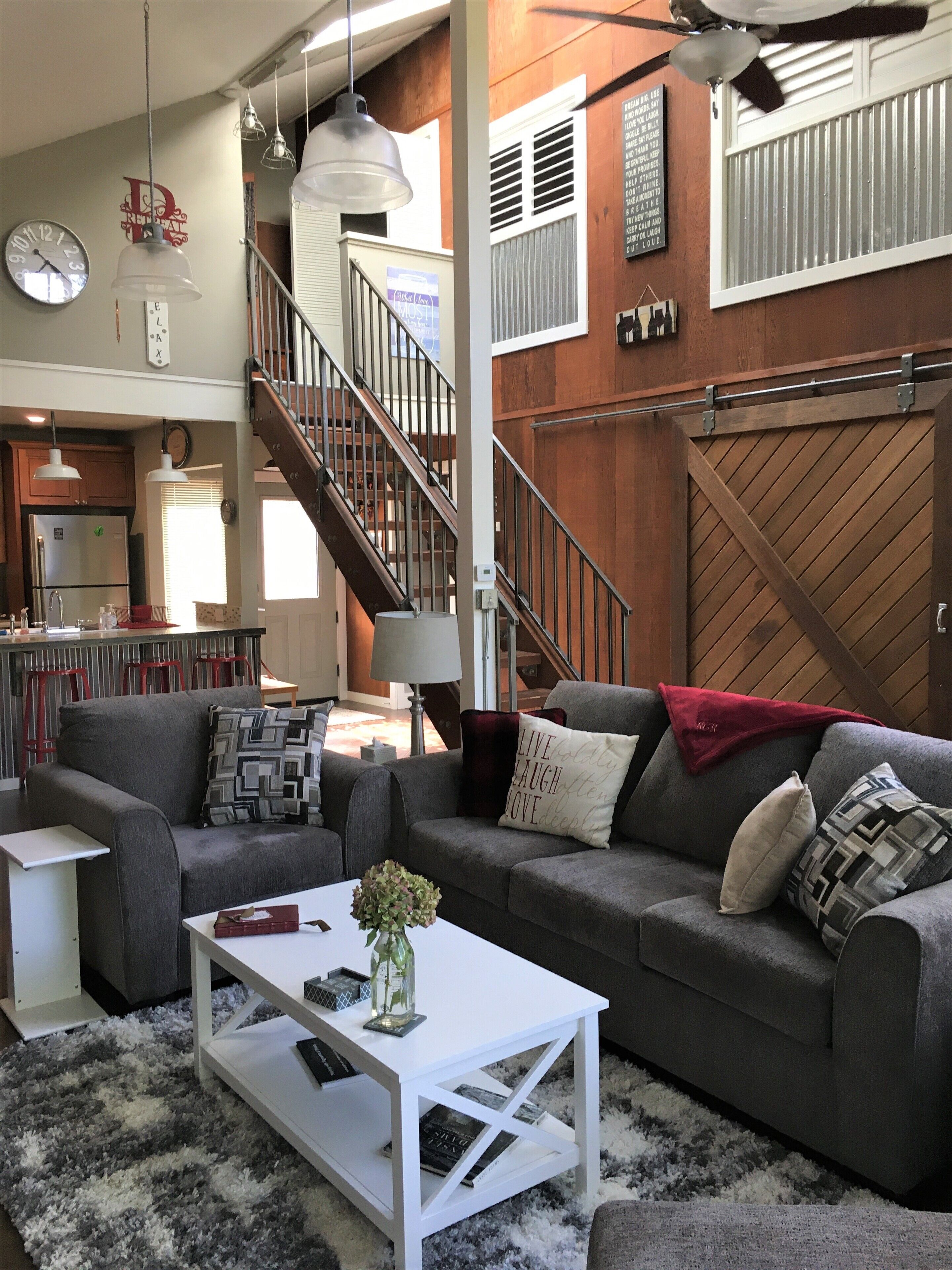 Red Gate Retreat - Nestled In Nature, Walk To Main Street!