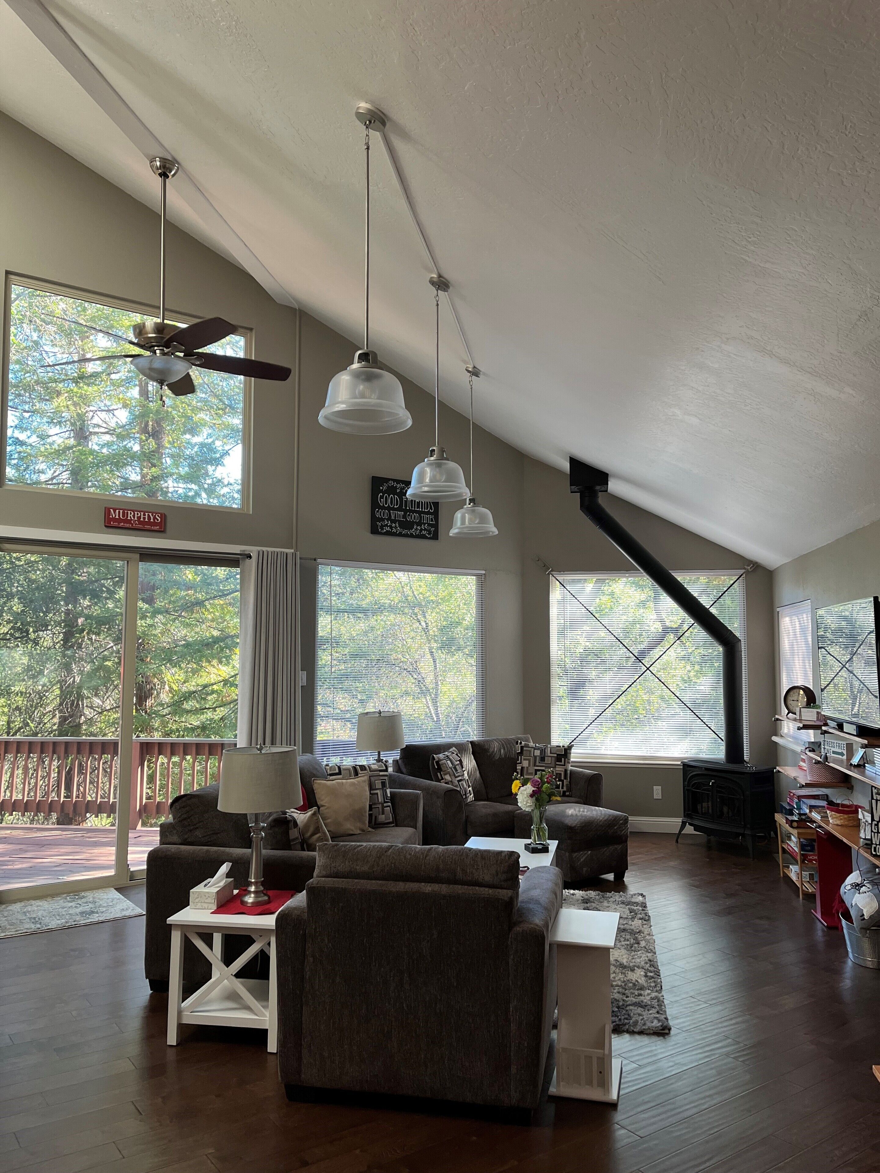 Red Gate Retreat - Nestled In Nature, Walk To Main Street!