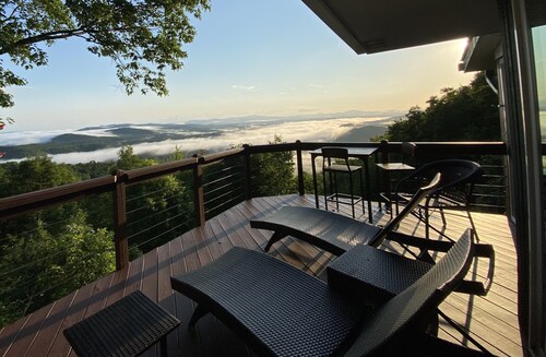 Villa Nirvana Stunning Mtn View! Posh, Serene, Secluded! Wrap Around Porch!