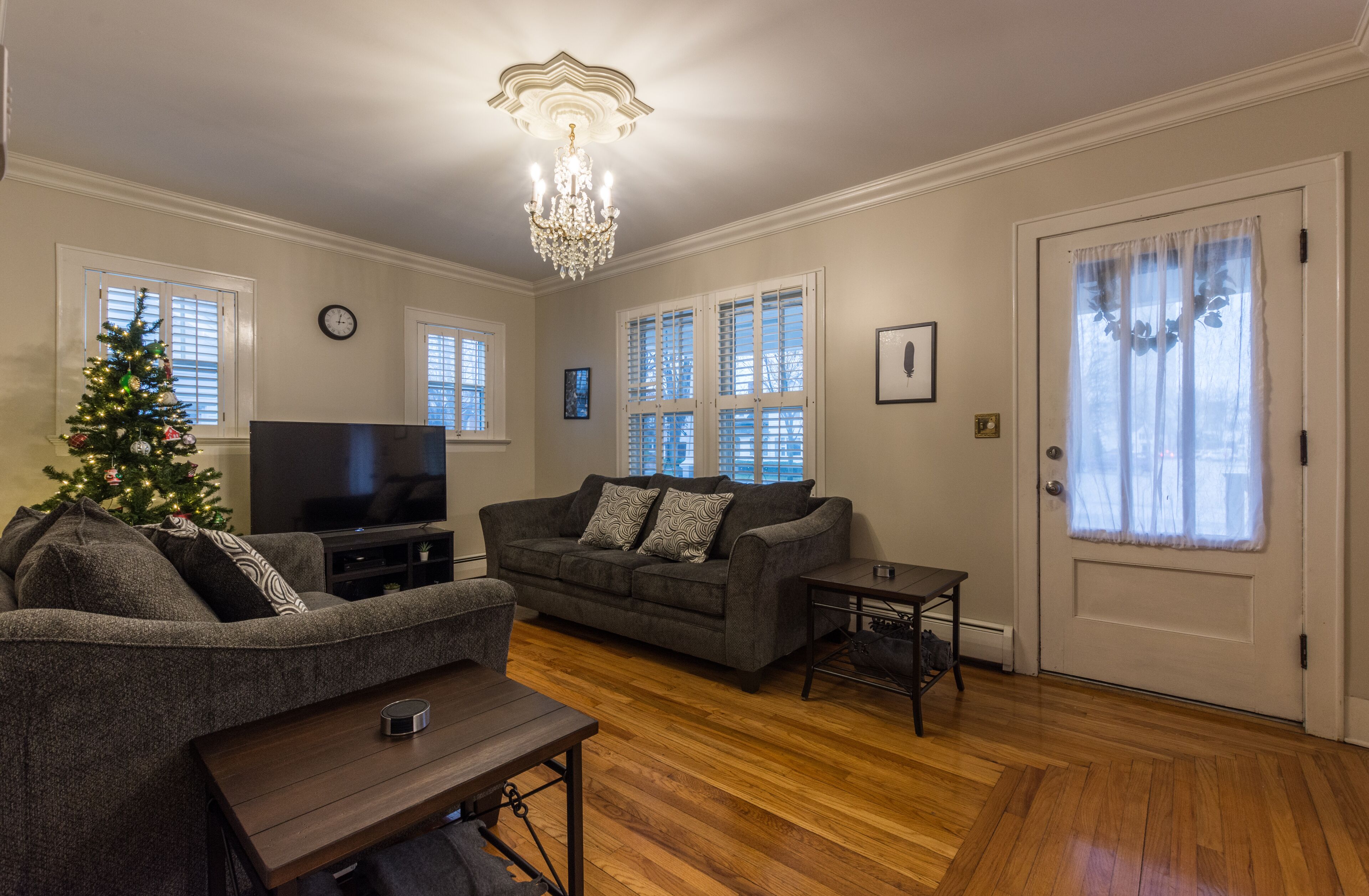 Perfect Downtown Frankenmuth Location! Sleeps Up to 12 and Walk to Everything!