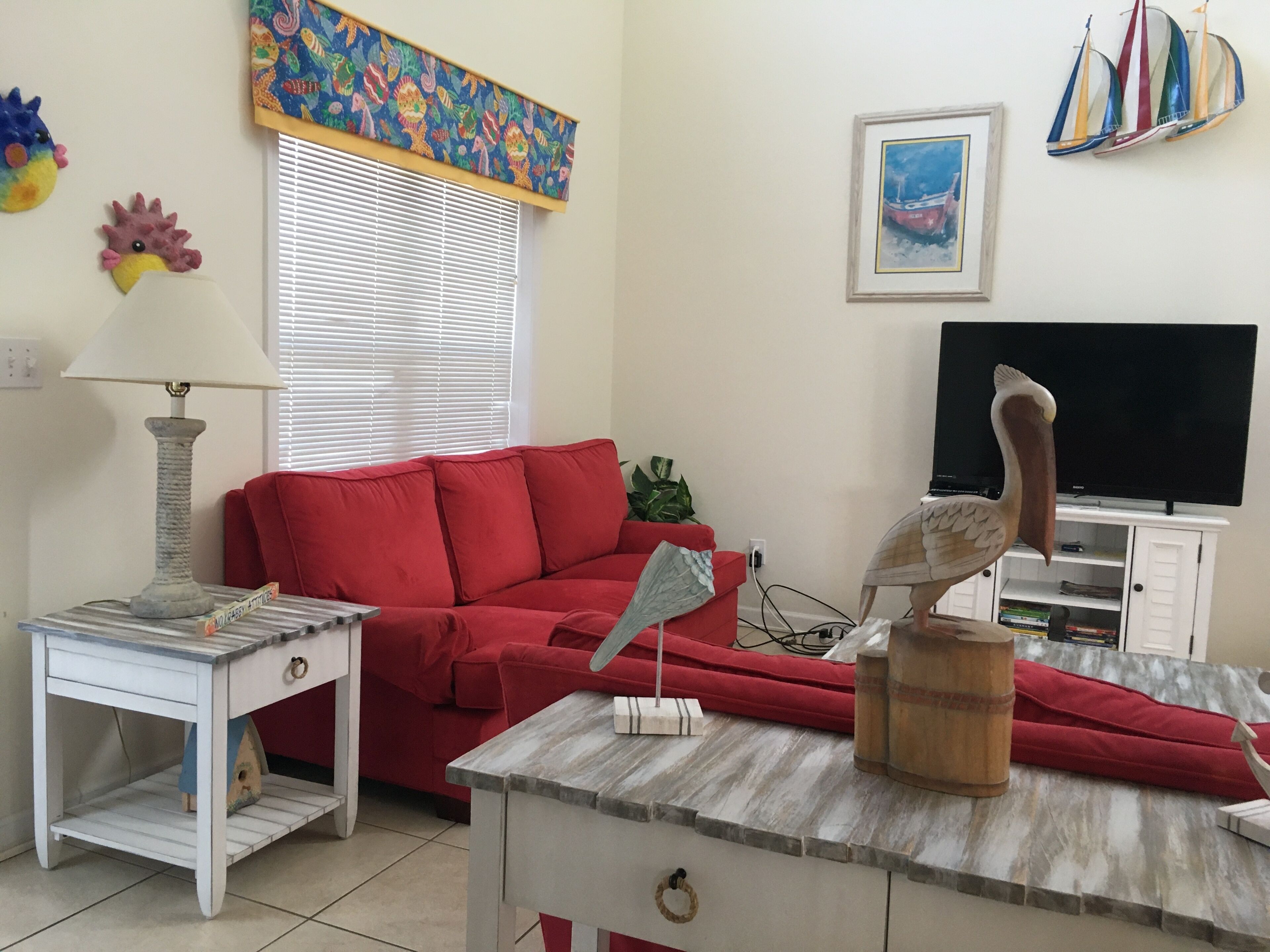 Professionally Decorated,100 Yards to Beach, Shared Pool