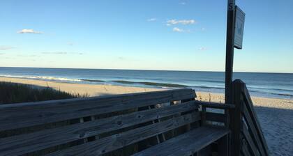 Professionally Decorated,100 Yards to Beach, Shared Pool