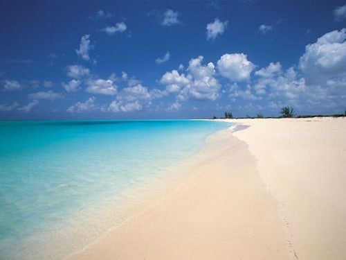 Beautiful ocean front Coral Gardens- 
Grace Bay Beach, 2 bedroom, sleeps 6